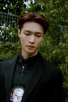 張藝興儒雅帥氣寫真高清手機壁紙