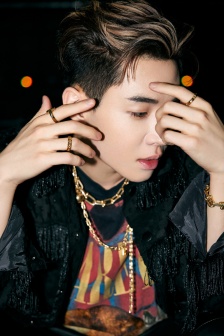 Liu Xianhua's motorcycle style cool and handsome photo pictures