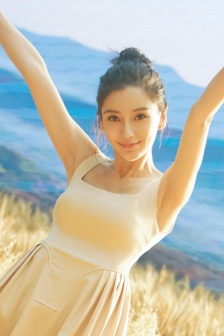 楊穎麥田活力風手機壁紙