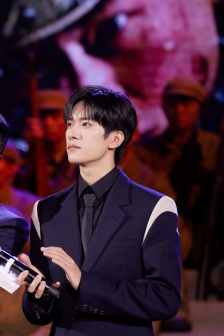 Yi Yang Qianxi's latest event photos