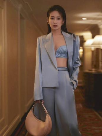 颖儿真空西装湿发酷飒性感写真