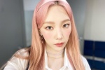 Kim Taeyeon ins selfie with pink headband and short skirt