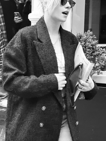 Twilight girl black and white handsome mobile wallpaper