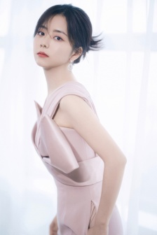 Tan Songyun sexy photo at Magnolia Awards Ceremony