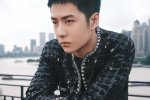 Wang Yibo handsome photo in black sequin embroidered jacket