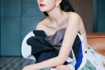 Yang Mi's curly hair and red lips retro sexy photo