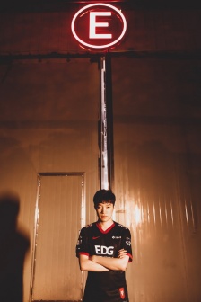 EDG officially recommends player atmosphere mobile wallpapers