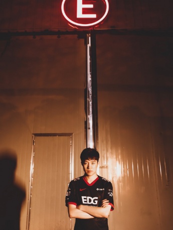 EDG官推选手氛围感手机壁纸