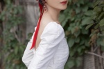 赵丽颖纯白长裙俏丽性感写真