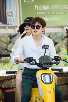 Zhang Yuqi and Li Bingxi《Daughters' Love 4》Still Pictures from the Third Issue