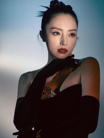 Dong Xuan's retro sexy magazine photos