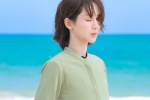 杨紫短发海边清新风壁纸
