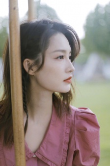 李沁夏日旋转木马写真图片