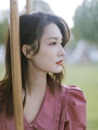 李沁夏日旋转木马写真图片