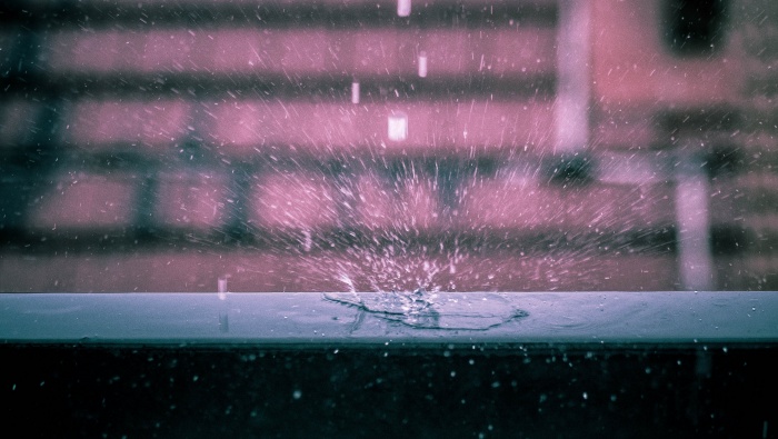 雨中的雨滴圖片桌麵壁紙