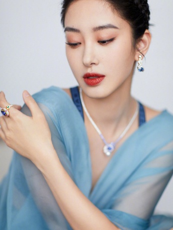 楊採缽時尚芭莎年度派對性感圖片