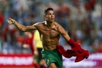 Cristiano Ronaldo's sexy muscles celebrate in extremely clear and beautiful pictures
