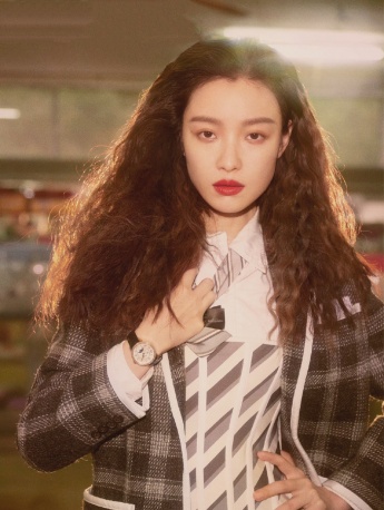 Ni Ni wool roll style retro fashion photo