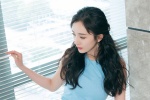 Yang Mi sweet photo computer wallpaper picture
