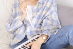 Electronic piano beauty photo mobile wallpaper