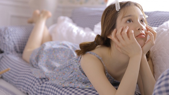 養眼居家美女圖片桌麵壁紙