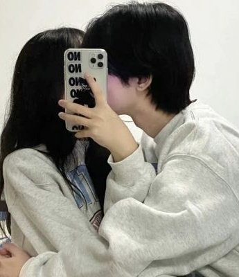 2022 sweet and loving kissing avatar pictures