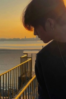 丧系伤感让人忧郁的男生头像图片