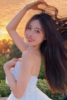 Lizuo Yunyun's sexy photo in a busty skirt