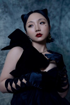 Charming photos of Yoko Yoko