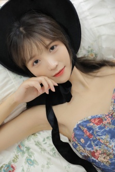 裹胸美女个性复古性感私房写真