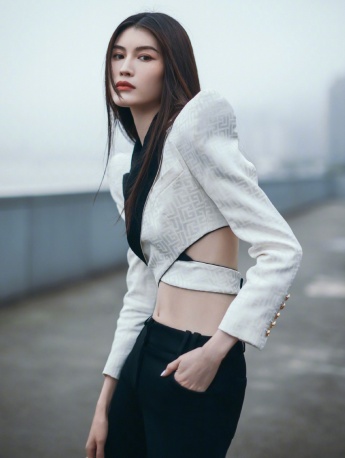 何穗時尚芭莎年度派對性感圖片