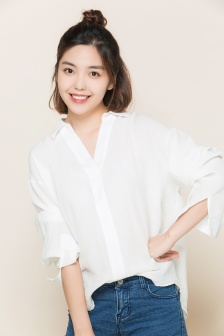 白色衬衣美女甜美性感图片写真