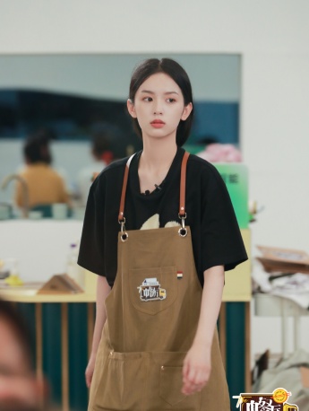 周也《中餐厅第五季》第三期剧照图片