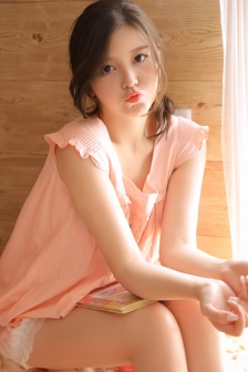 美丽动人的森系美女写真照片