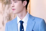Zhang Yixing's elegant and handsome photo in blue suit