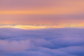 翻滚的云海图片桌面壁纸