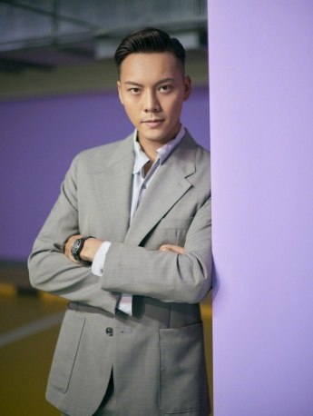 陈伟霆灰色西服帅气写真图片
