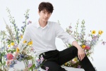 Lin Yi's refreshing and handsome photo in white shirt