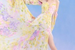 迪麗熱巴抹胸碎花長裙性感寫真