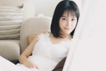 露肩短发美女治愈系私房写真照