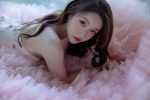 姜貞羽霧粉棉花糖紗裙性感寫真