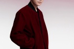 Yi Yangqianxi handsome photo in red jacket