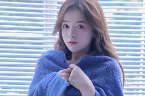 Shutters girl fresh and playful photo desktop wallpaper