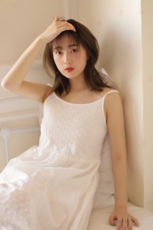 吊带睡裙美女妩媚诱惑写真