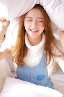 俏皮可爱美女白净清新私房美女照片