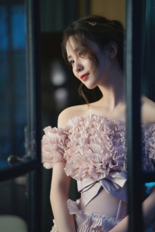 Liu Shishi sexy photo at ELLE Fashion Ceremony