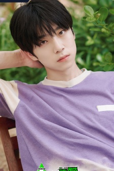 INTO1张嘉元高清图片