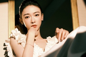 Wu Jinyan's beautiful photo HD desktop wallpaper