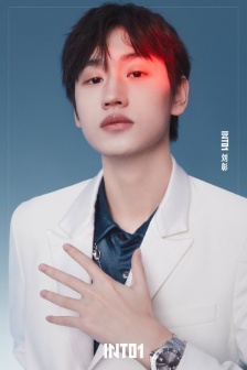 INTO1 blue and white suit official photo