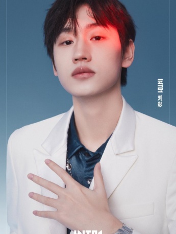 INTO1藍白西裝公式照